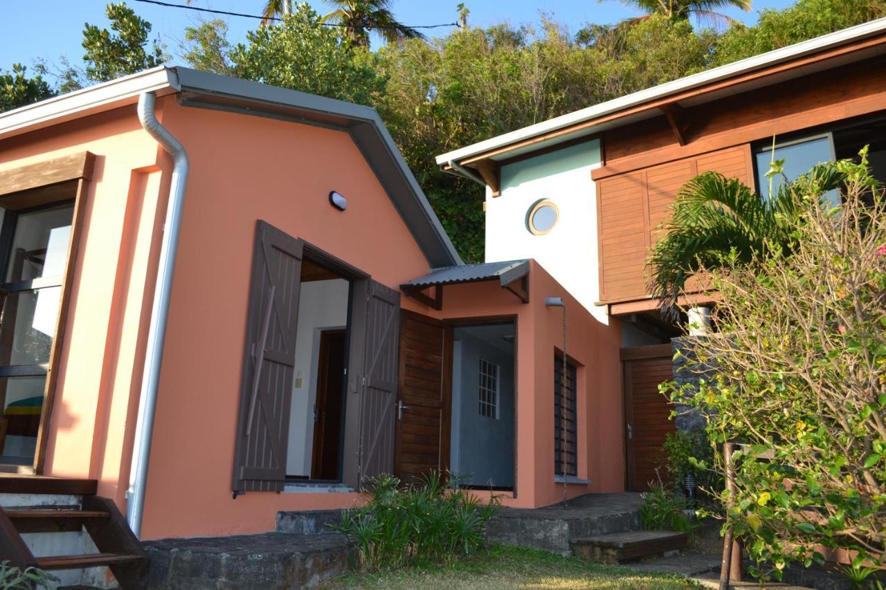 Villa Atypique Le Chat Perche De Grand Anse Petite Île Exterior foto